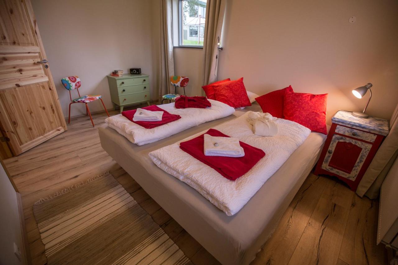 Hestasport Apartment Varmahlid  Bagian luar foto